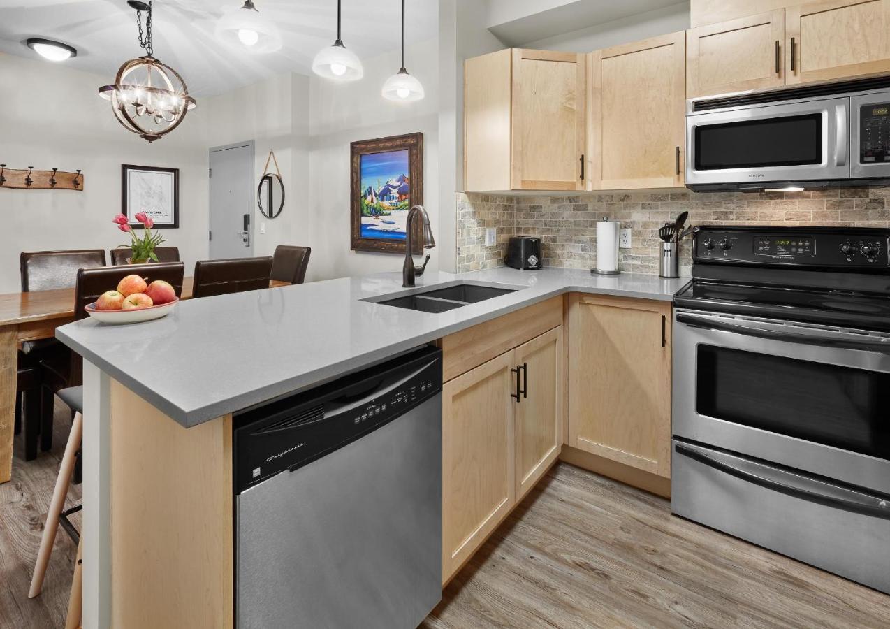 Newly Renovated Grizzly Lodge, Spacious 3Br 2Ba With Open Pool, Hot Tub Canmore Exterior foto